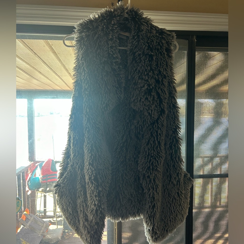 Grey comfy vest with pockets